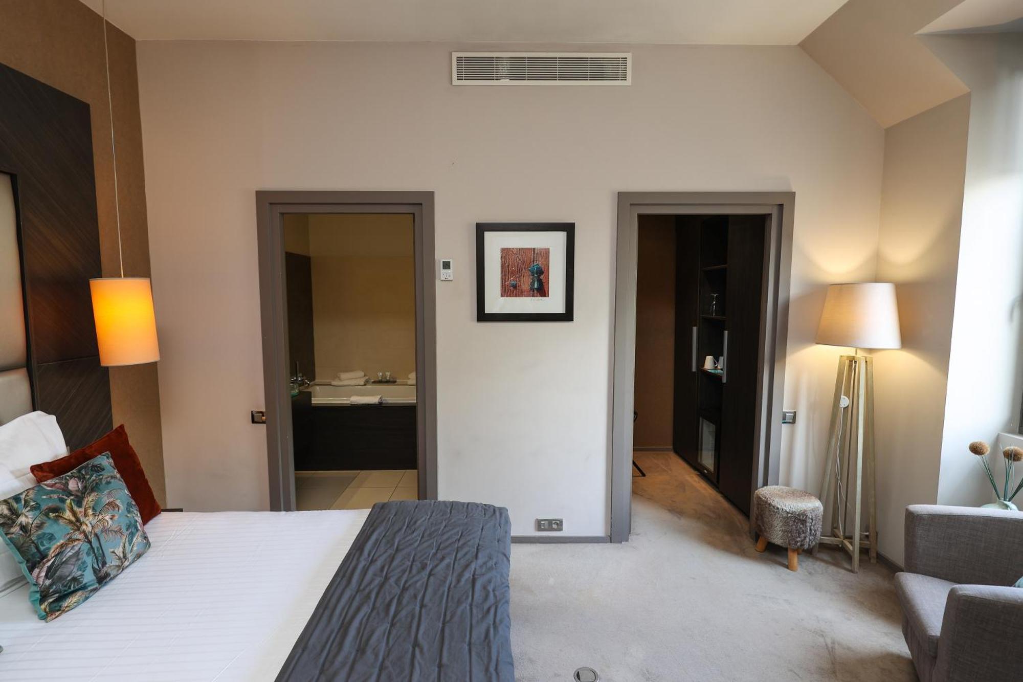 Hotel Chateau De Lacan 4*
